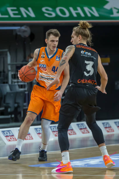 再度闯入男 再度闯入男